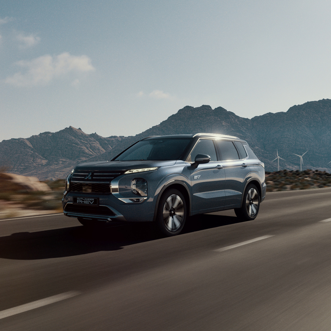 Mitsubishi Outlander PHEV in movimento