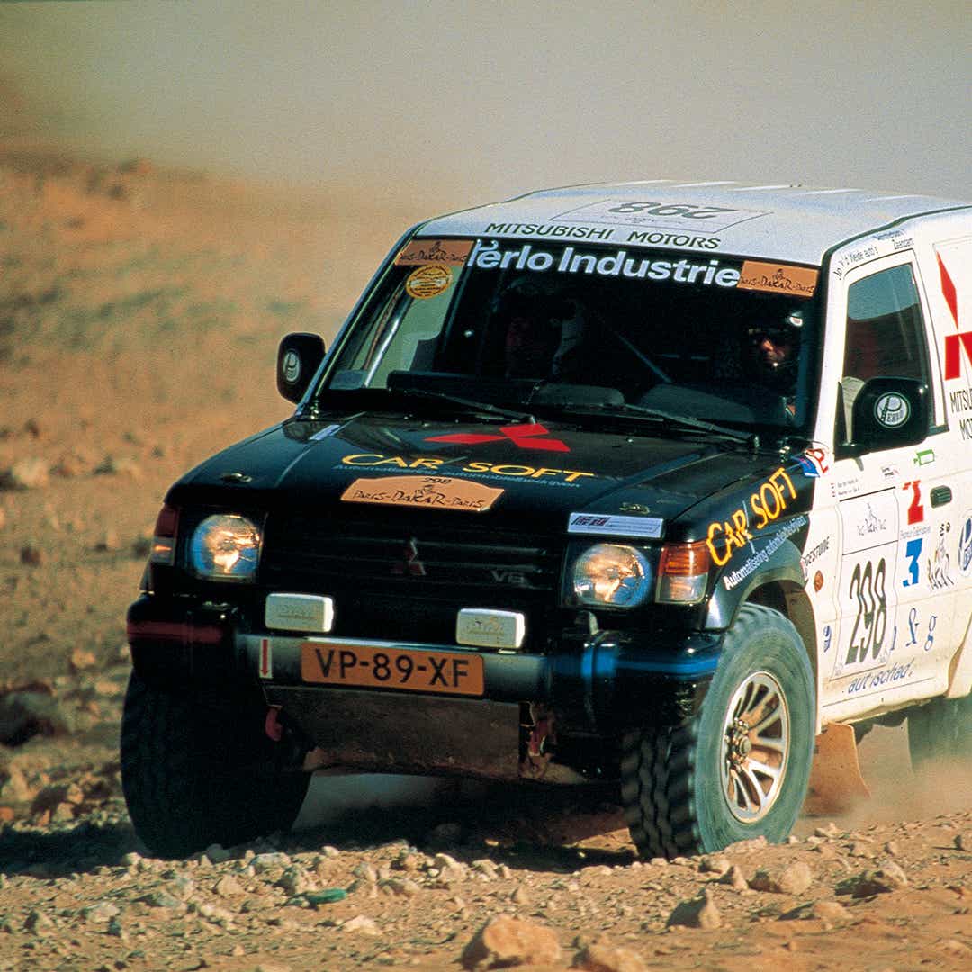 Auto da rally nel deserto